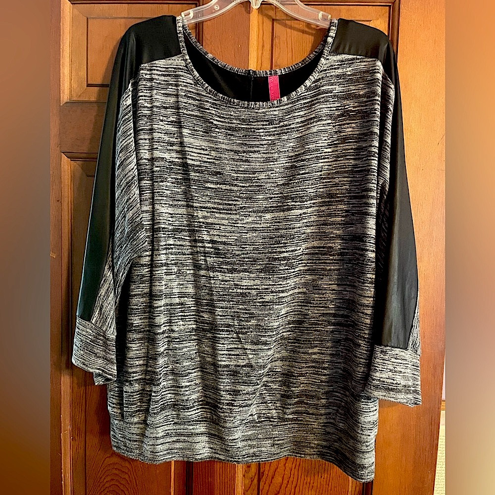Pure Energy Black and Gray Women's Blouse